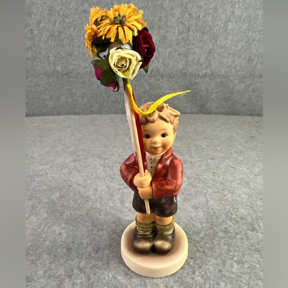 Goebel Hummel 2273 FERDINAND Boy Spring Gifts Exclusive Edition Club 2008 2009 +